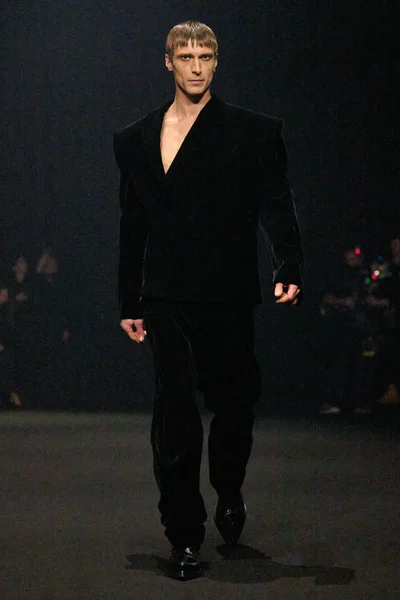 Look 12